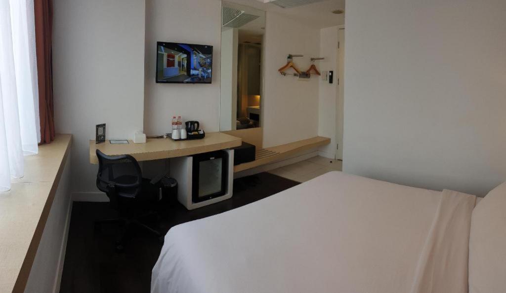 Brits Hotel Karawang Zewnętrze zdjęcie