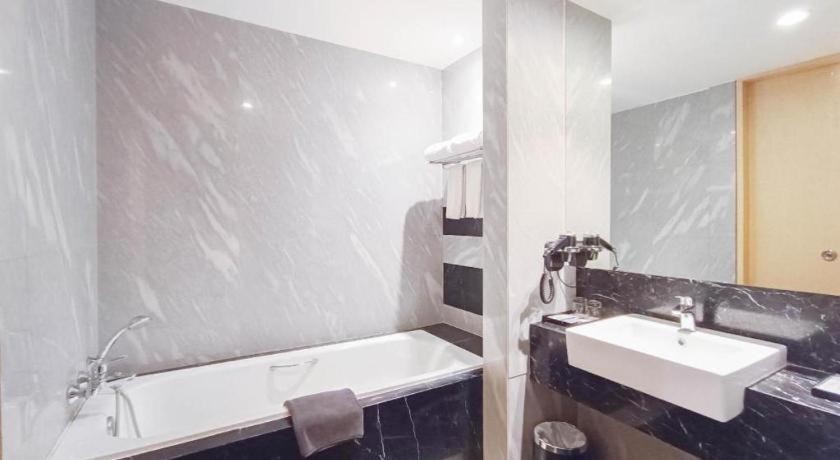 Brits Hotel Karawang Zewnętrze zdjęcie